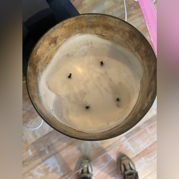 Illuminazione (illumination) scented candle gold 6in tall by 7in wide - Picture 3 of 6